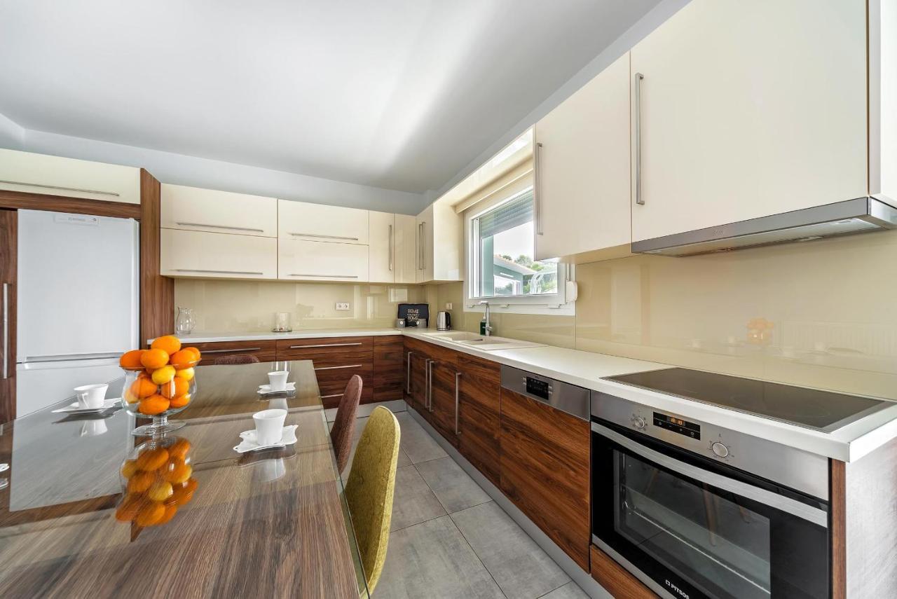 Nefeli And Myrto Appartement *